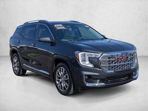 Used 2022 GMC Terrain Denali w/ Denali Premium Package AWD/4WD image 3