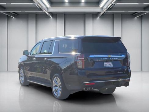 Used 2021 Chevrolet Suburban Premier w/ Premium Package AWD/4WD image 6