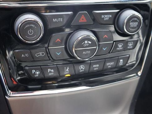 Used 2019 Jeep Grand Cherokee Limited w/ Luxury Group II AWD/4WD image 19