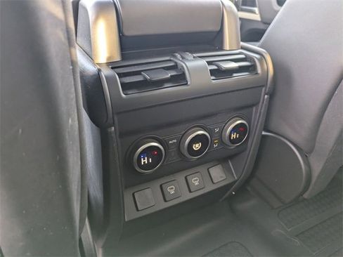 Used 2024 Land Rover Defender 110 X-Dynamic SE image 13
