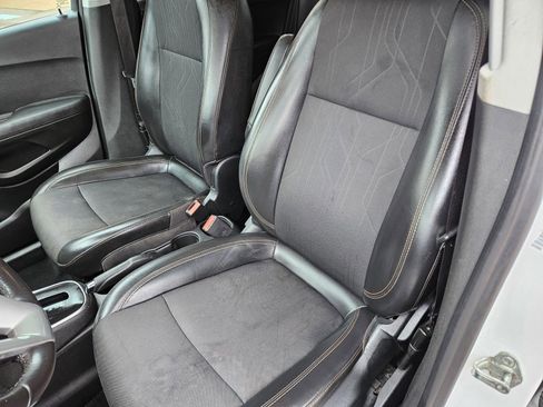 Used 2018 Chevrolet Trax LT w/ LT Convenience Package image 23