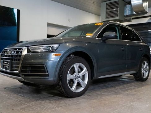 Used 2020 Audi Q5 2.0T Premium w/ Convenience Package image 3