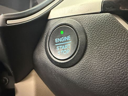 Used 2022 Ford Escape SE w/ Convenience Package FWD image 17