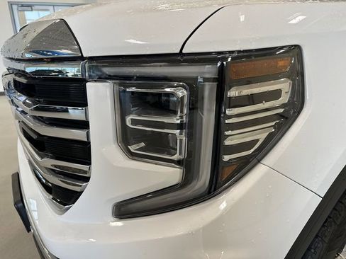 Used 2023 GMC Sierra 1500 SLT w/ SLT Premium Plus Package AWD/4WD image 16