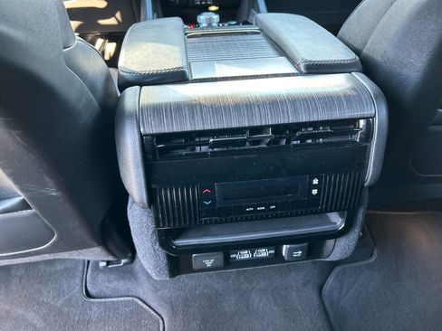 Used 2024 Jeep Wagoneer Series II image 27