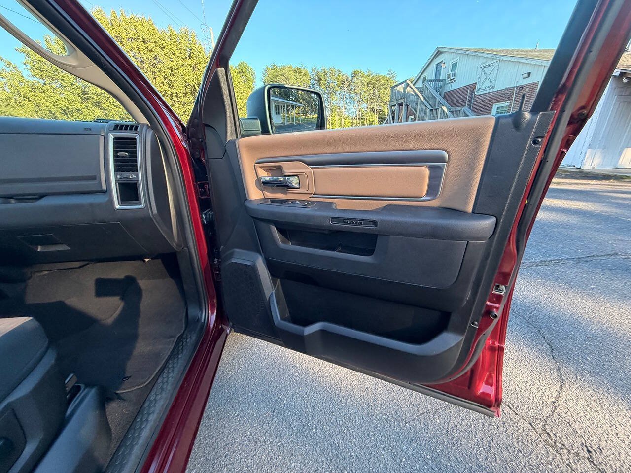 Used 2021 RAM 1500 Classic SLT RWD image 12