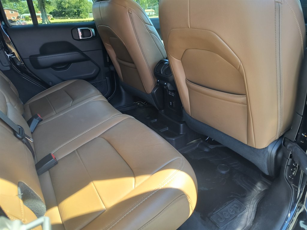 Used 2020 Jeep Wrangler Unlimited Sahara AWD/4WD image 32