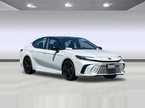 Used 2025 Toyota Camry XSE FWD image 6