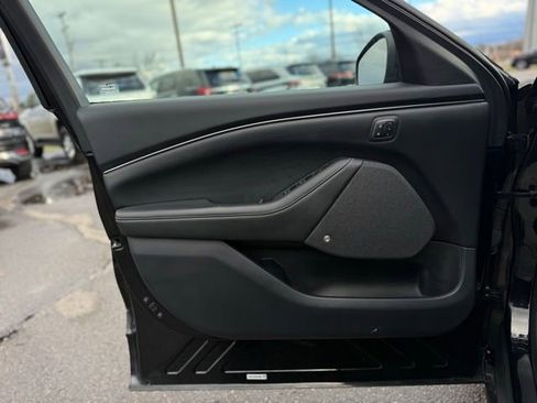 Used 2022 Ford Mustang Mach-E Premium image 15