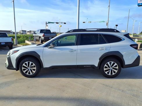 Used 2023 Subaru Outback Premium AWD/4WD image 4