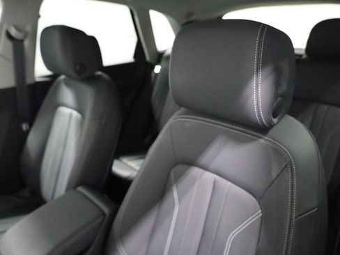 Used 2023 Audi Q5 2.0T Premium w/ Convenience Package image 18