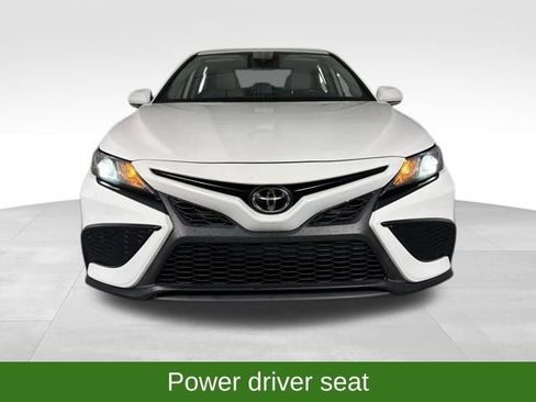 Used 2022 Toyota Camry SE image 3