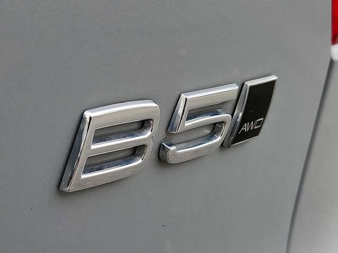 Certified 2024 Volvo XC40 B5 Ultimate w/ Protection Package Premier image 29