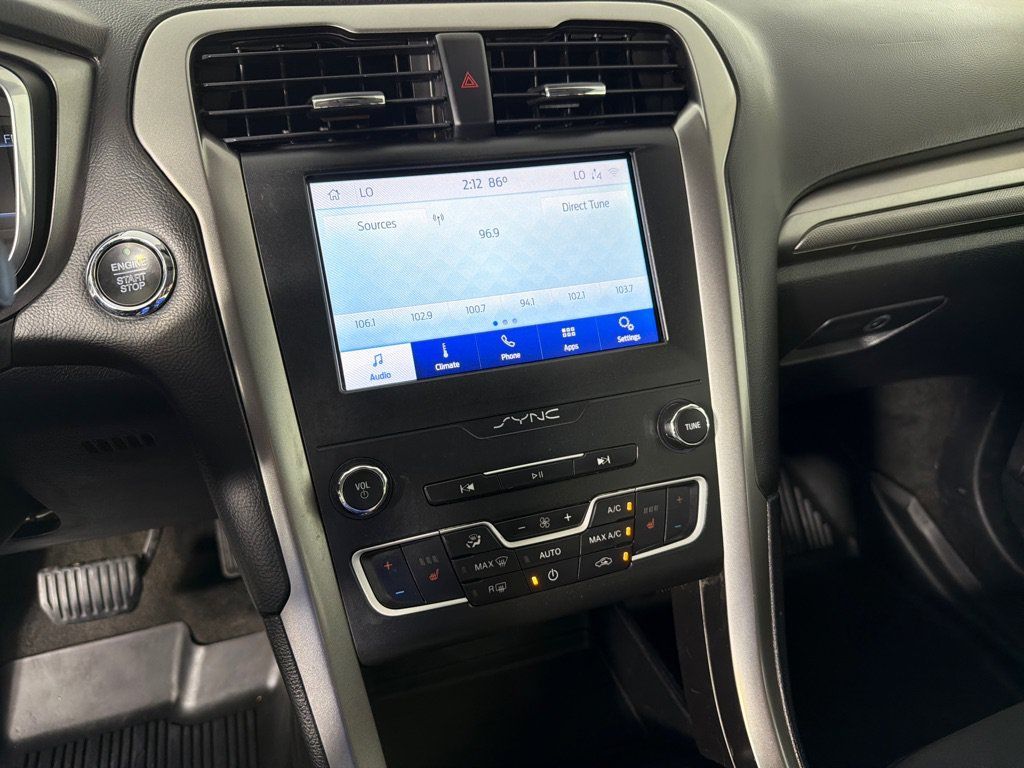 Used 2020 Ford Fusion SE AWD/4WD image 16