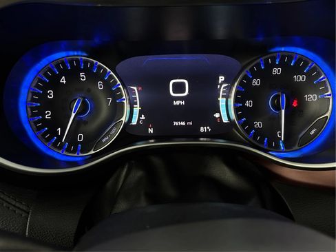 Used 2018 Chrysler Pacifica Limited FWD image 23