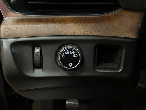 Used 2015 Cadillac Escalade ESV Luxury image 22