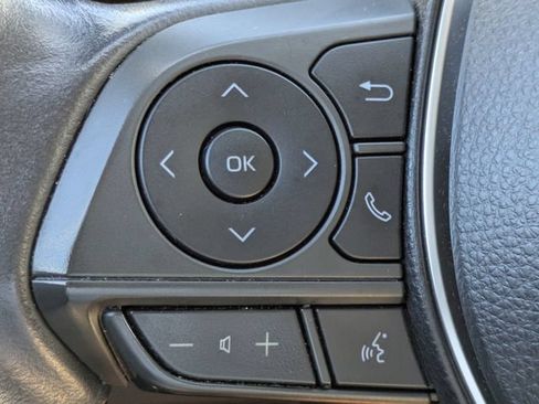 Used 2022 Toyota Corolla Cross XLE w/ Convenience Package FWD image 25