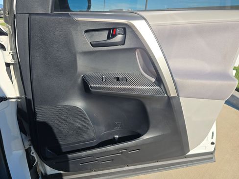 Used 2013 Toyota RAV4 XLE image 28