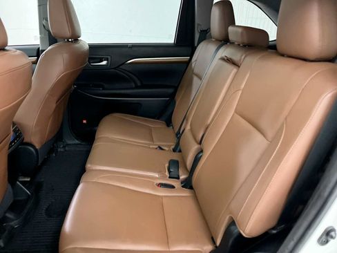 Used 2017 Toyota Highlander Limited Platinum AWD/4WD image 31