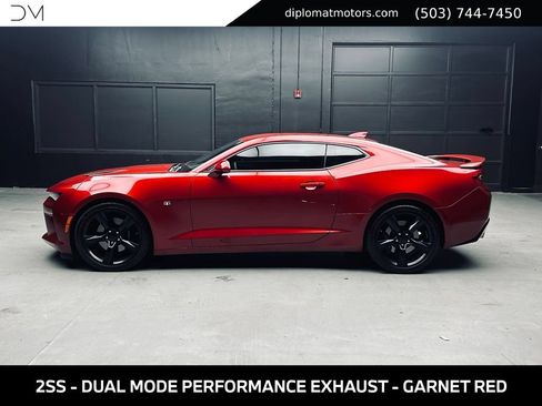 Used 2016 Chevrolet Camaro SS RWD image 4