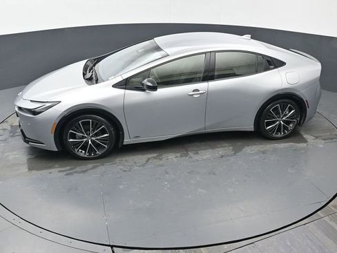 Used 2025 Toyota Prius XLE image 38