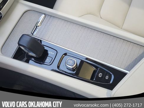Certified 2024 Volvo XC60 B5 Plus w/ Protection Package Premier AWD/4WD image 17
