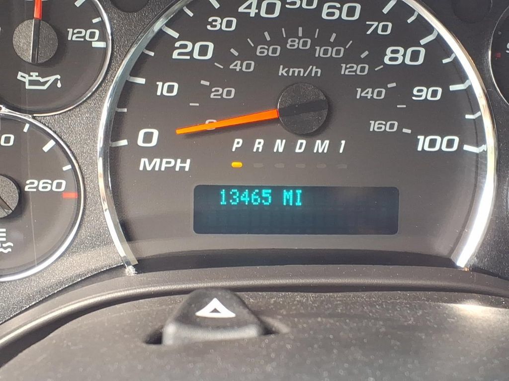 Used 2024 Chevrolet Express 2500 w/ Driver Convenience Package RWD image 29
