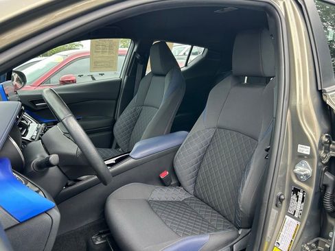 Used 2021 Toyota C-HR XLE FWD image 17