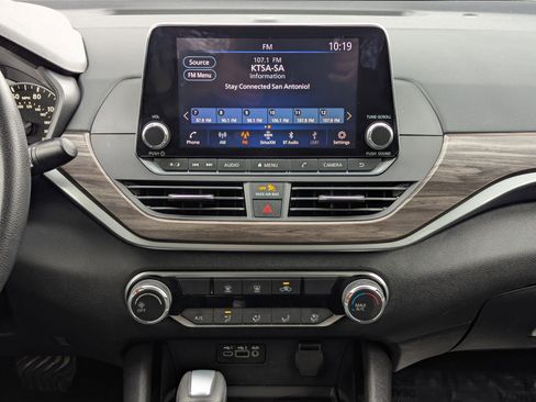 Used 2024 Nissan Altima 2.5 SV image 18