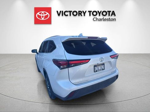 Used 2022 Toyota Highlander XLE image 8