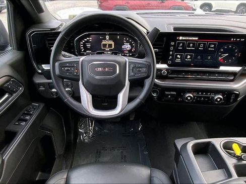 Used 2025 GMC Sierra 1500 SLT image 5