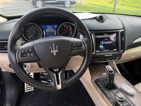 Used 2019 Maserati Levante S GranLusso AWD/4WD image 11