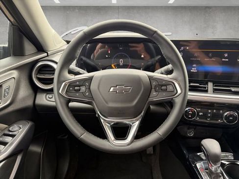 Used 2025 Chevrolet Trax ACTIV FWD image 21