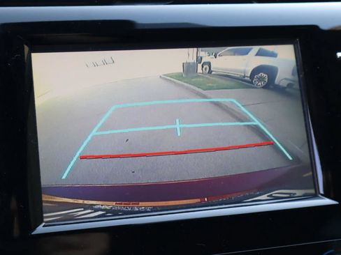 Used 2019 Toyota Camry LE FWD image 7