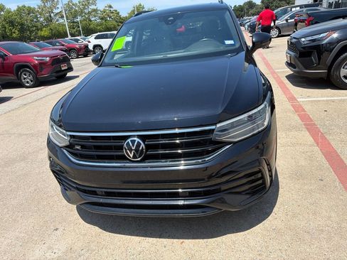Used 2022 Volkswagen Tiguan SE R-Line FWD image 2
