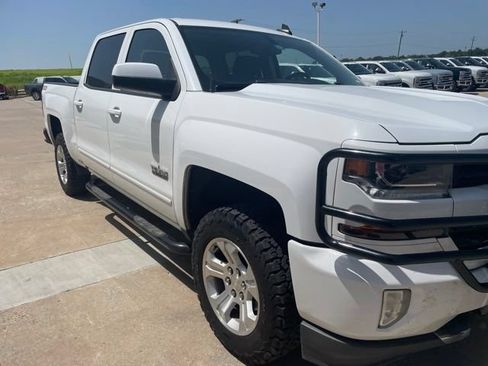 Used 2018 Chevrolet Silverado 1500 LT w/ Texas Edition AWD/4WD image 11