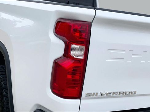 Used 2025 Chevrolet Silverado 2500 LT AWD/4WD image 45