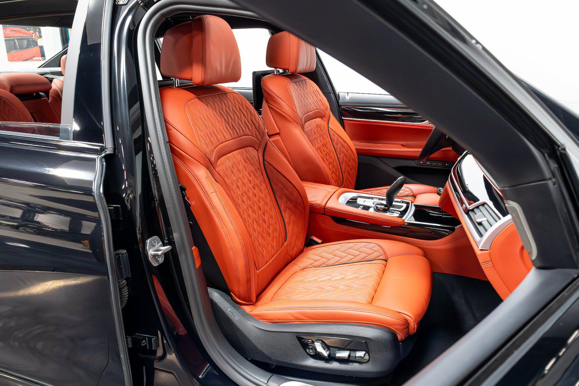 Used 2022 BMW M760i xDrive AWD/4WD image 24