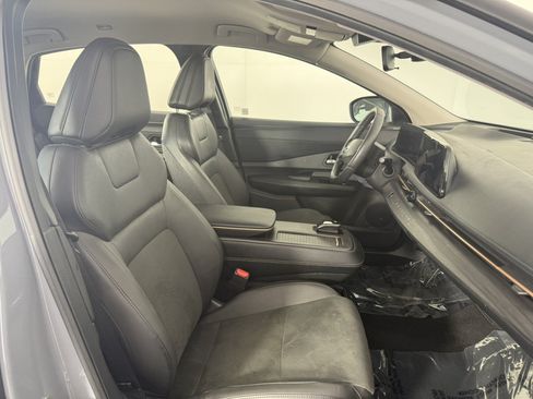 Used 2024 Nissan Ariya FWD image 10