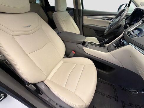 Used 2021 Cadillac XT5 Premium Luxury FWD image 15