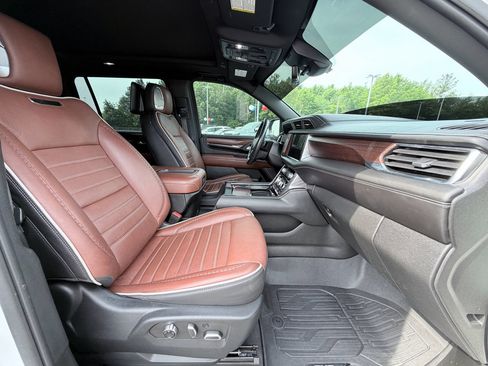 Used 2023 GMC Yukon XL Denali Ultimate w/ LPO, Floor Liner Package AWD/4WD image 23