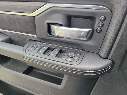 New 2026 RAM 2500 Laramie AWD/4WD image 16