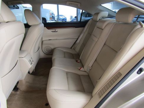 Used 2015 Lexus ES 300h w/ Premium Package w/Bamboo Trim image 10