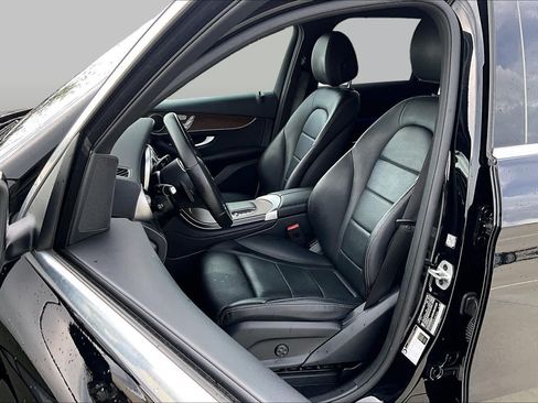 Used 2022 Mercedes-Benz GLC 300 4MATIC w/ Premium Package Lite image 8