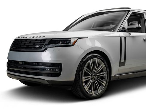 Used 2025 Land Rover Range Rover Long Wheelbase Autobiography AWD/4WD image 8