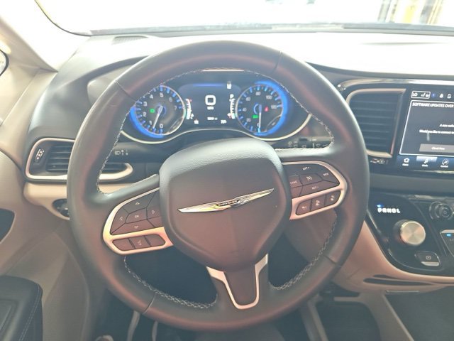 Used 2023 Chrysler Pacifica Touring-L FWD image 12