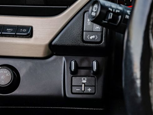 Used 2018 GMC Yukon Denali RWD image 30