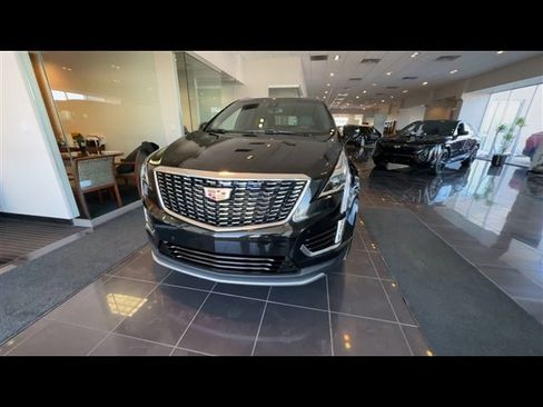Certified 2025 Cadillac XT5 Premium Luxury image 3