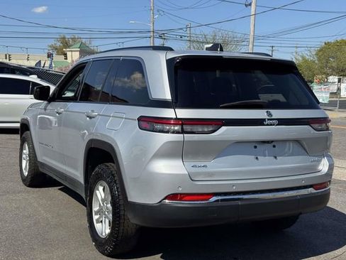 Used 2023 Jeep Grand Cherokee Laredo w/ Luxury Tech Group I AWD/4WD image 10