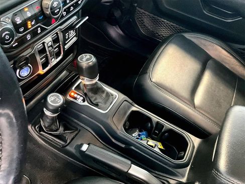 Used 2021 Jeep Wrangler Unlimited Sahara image 20